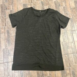 Lululemon Swiftly Tech Short Sleeve – Forest Green – Size 8